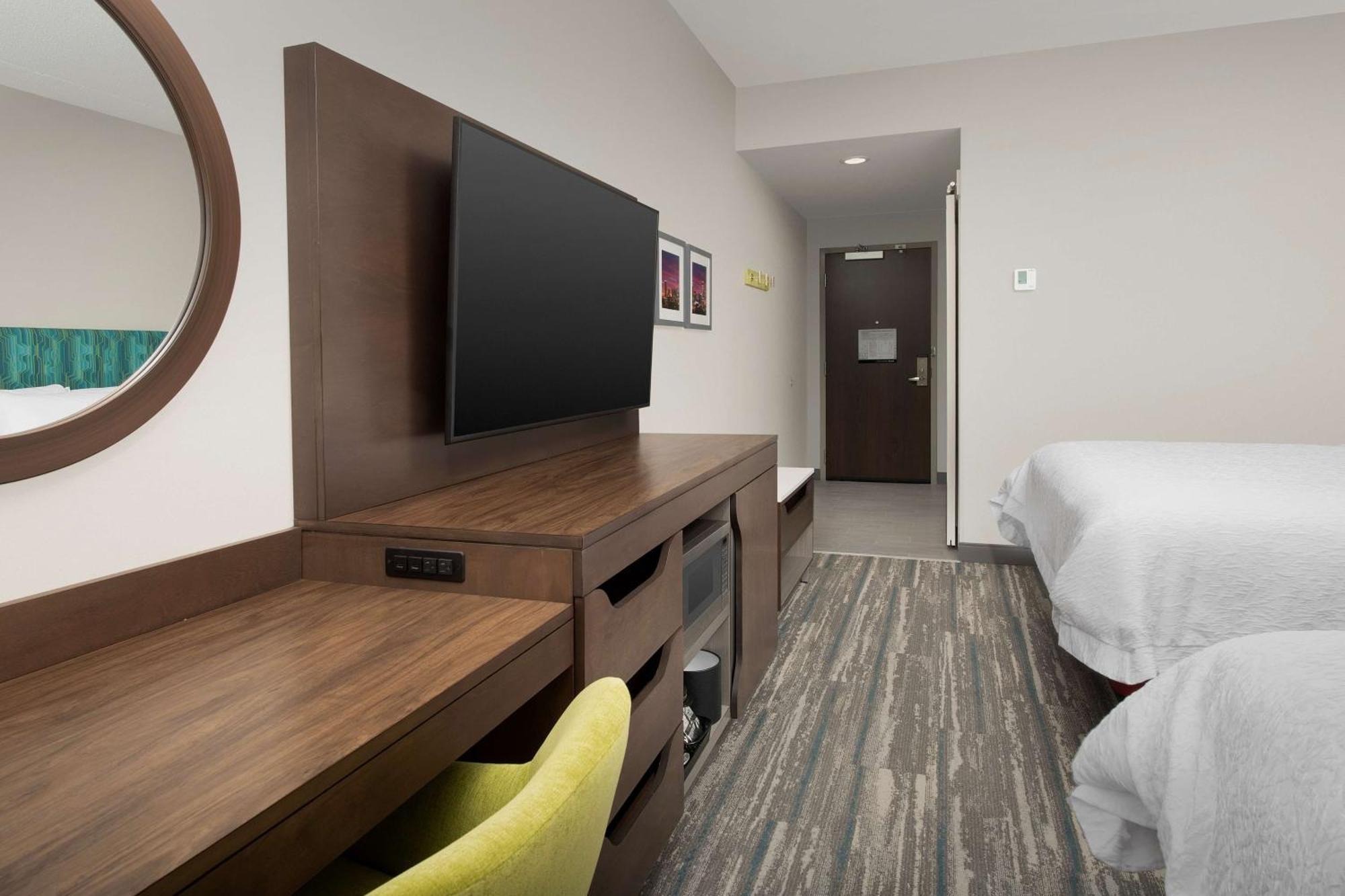 Hampton Inn & Suites Charlotte Airport Lake Pointe Екстер'єр фото