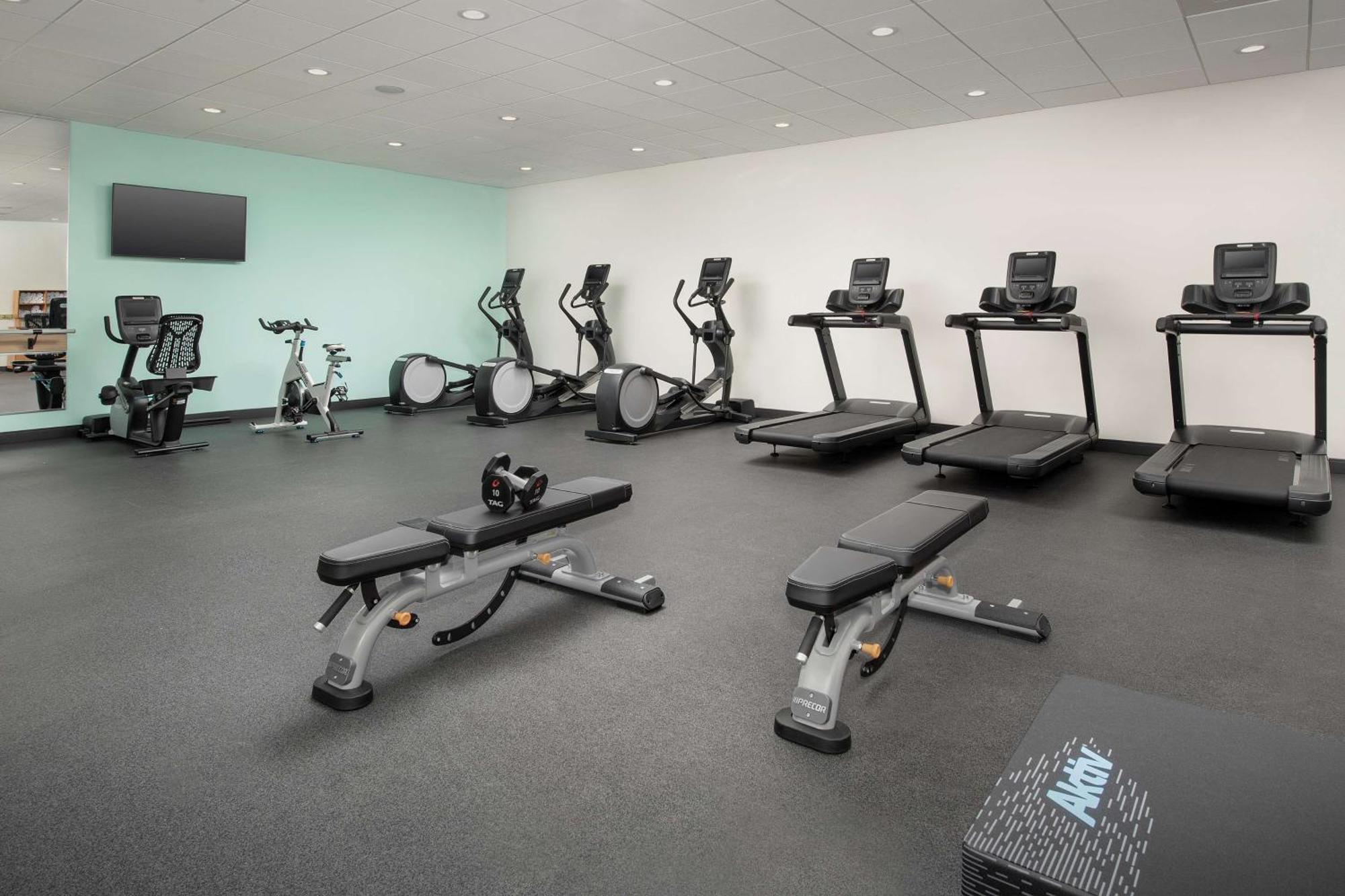 Hampton Inn & Suites Charlotte Airport Lake Pointe Екстер'єр фото