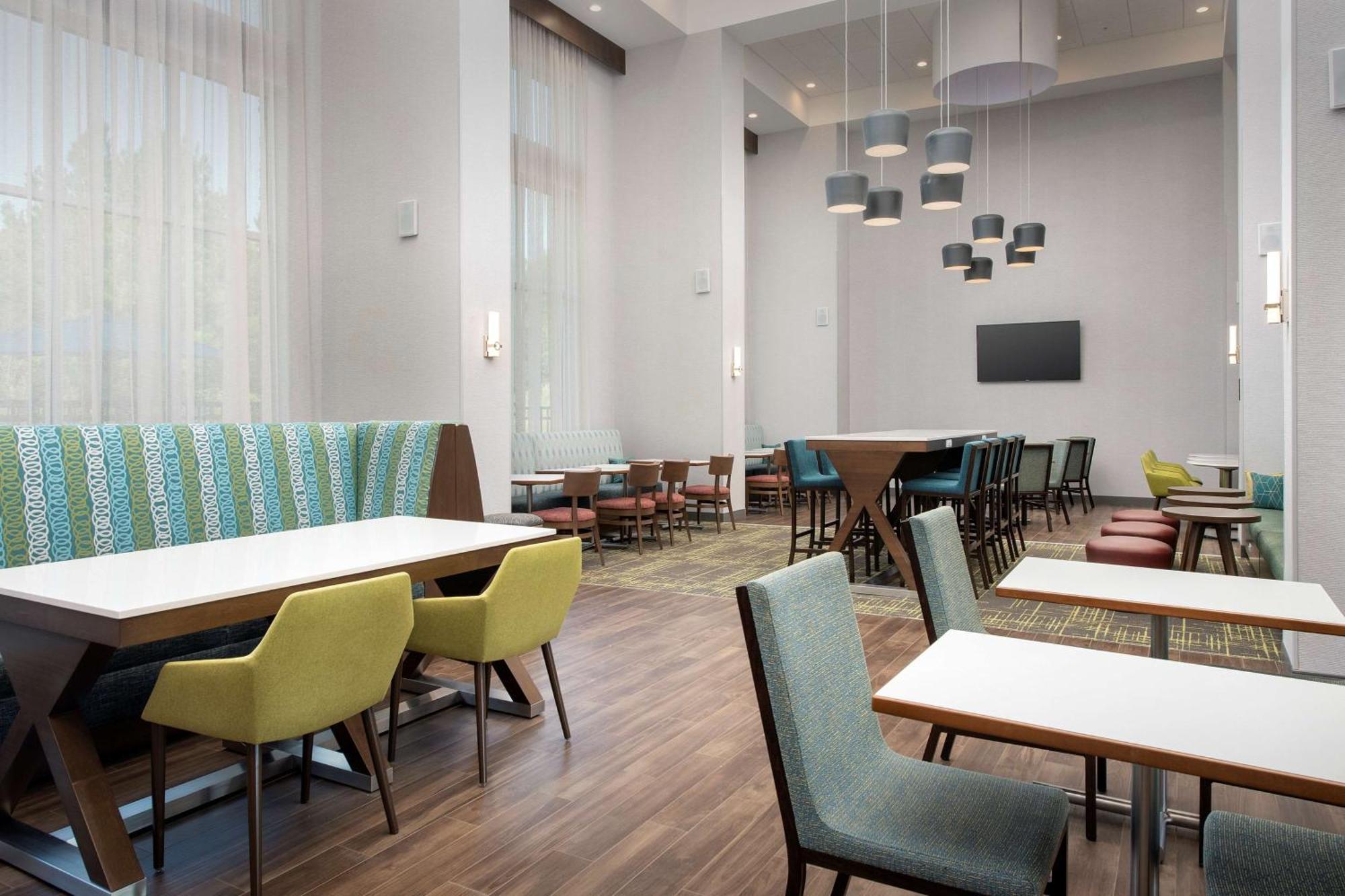 Hampton Inn & Suites Charlotte Airport Lake Pointe Екстер'єр фото