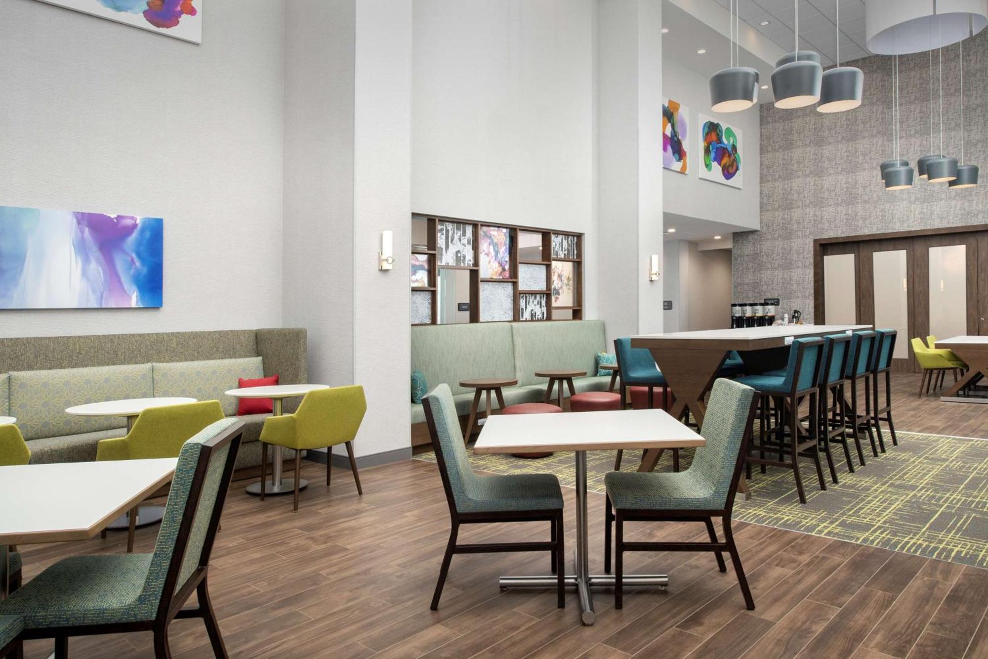 Hampton Inn & Suites Charlotte Airport Lake Pointe Екстер'єр фото